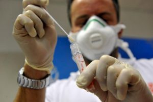 Coronavirus, la Roche dona gratis il farmaco anti-artrite a tutti gli ospedali