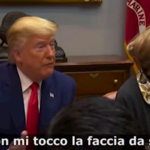 Coronavirus, Trump scherza: "Non mi tocco la faccia da settimane. Mi manca" VIDEO
