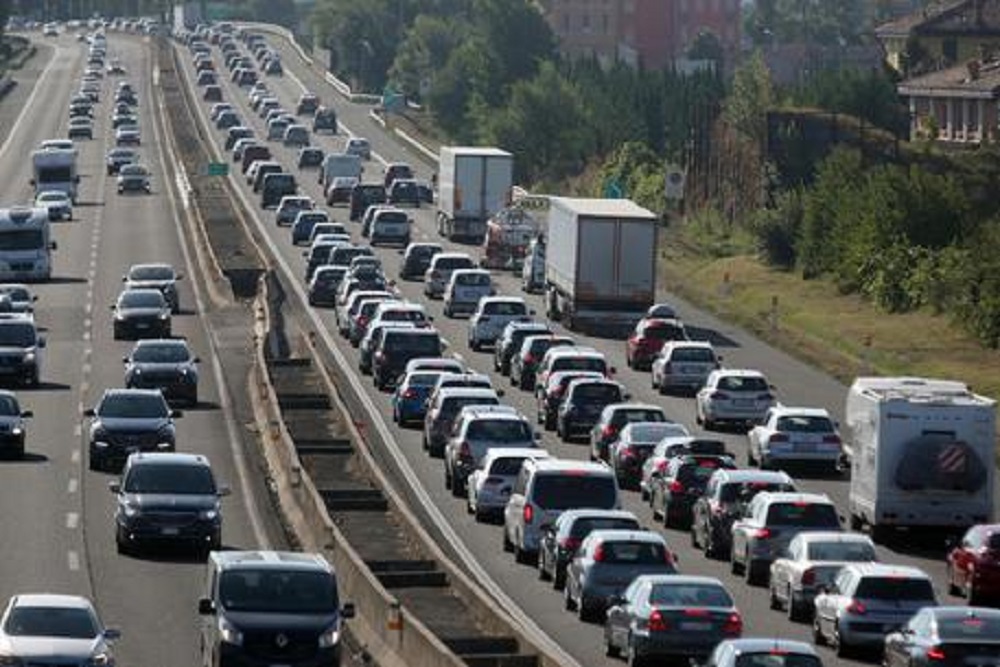 Autostrade passa ai tedeschi di Allianz? Stampa rivela, Gasparri allarme, Conte nega