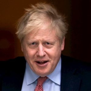 Coronavirus, Boris Johnson "non è attaccato ad un ventilatore": la precisazione del ministro Gove
