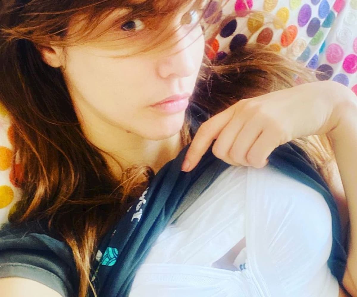 Sara Manfuso, seno nuovo per Pasqua. L'annuncio su Instagram