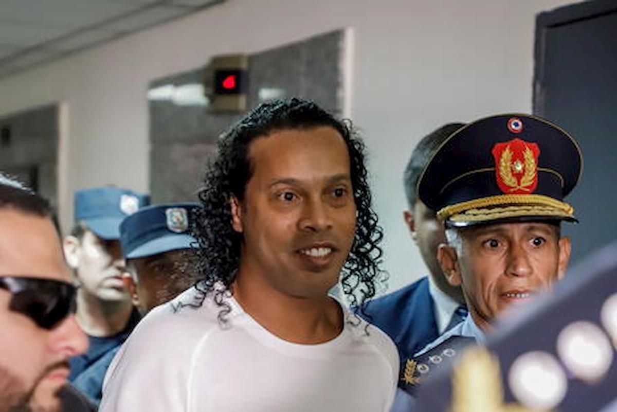 Ronaldinho, arresti domiciliari in hotel di lusso con Jacuzzi e mega tv