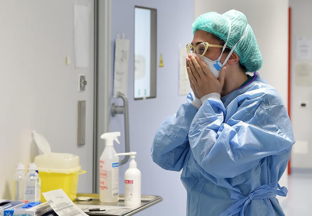 Svizzera, muore un neonato per coronavirus. Anche due fratellini contagiati, 70 persone in isolamento