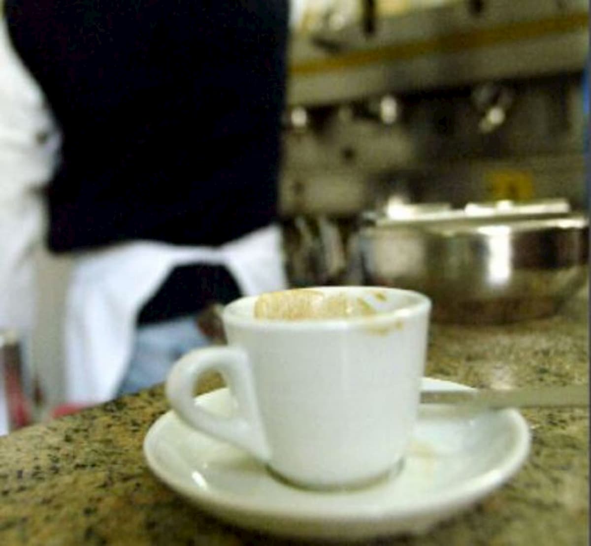 Marsala, ordina un caffè e lo paga 50 euro: "E' il minimo che possa fare"
