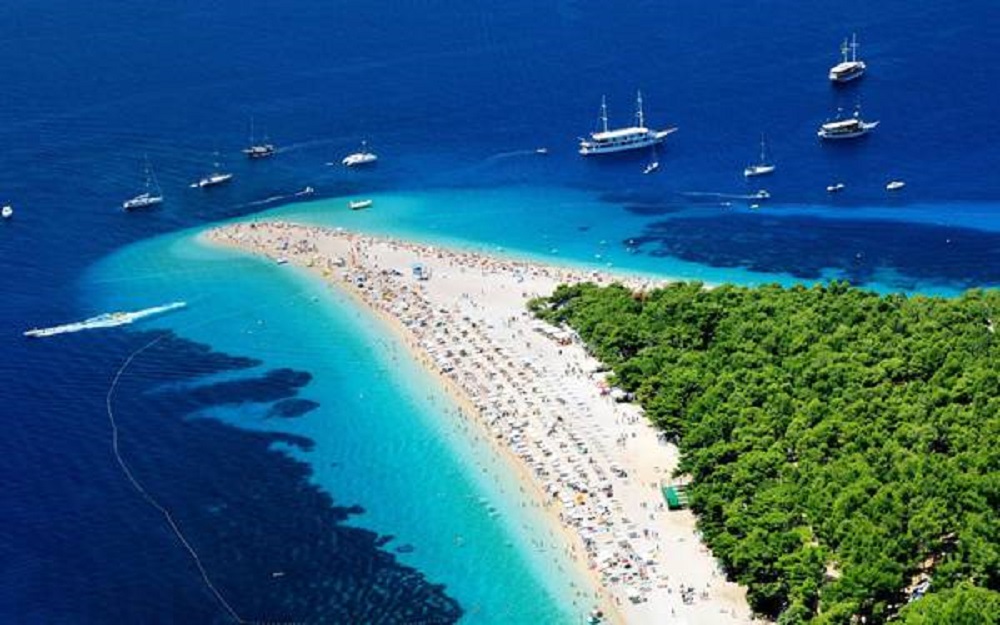 Vacanze in Croazia, gli italiani possono entrare: basta la prenotazione alberghiera