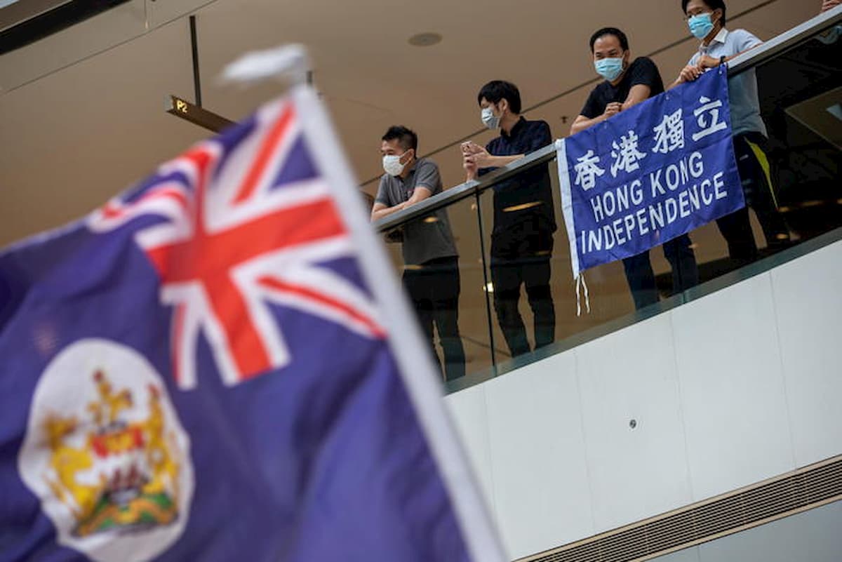 Hong Kong, Londra offre il passaporto britannico a 300mila cittadini. La Cina minaccia "contromisure"
