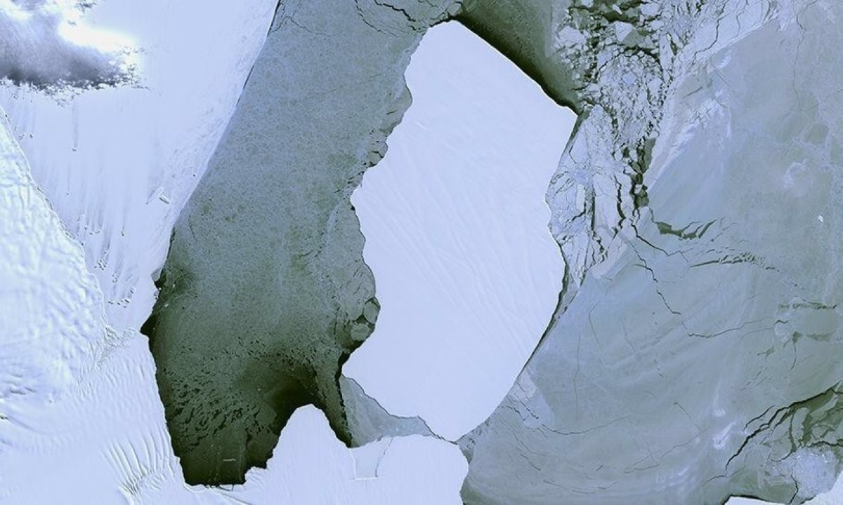 Antartide neve verde nelle foto dallo spazio per le micro-alghe
