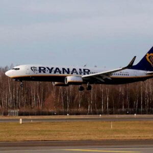 Ryanair, da luglio riparte il 40% dei voli. A bordo con mascherina e permesso per andare in bagno