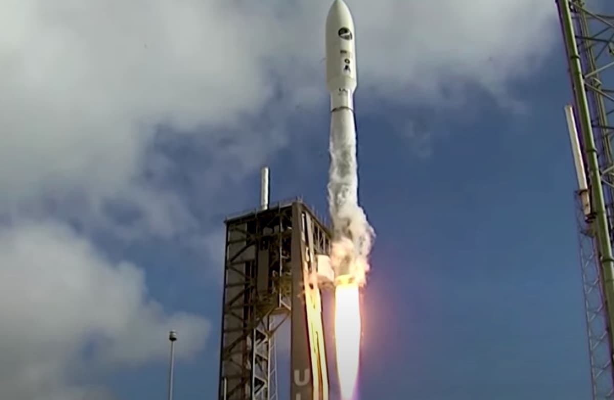 Usa, lanciato aereo spaziale X-37B: mistero sulla missione VIDEO