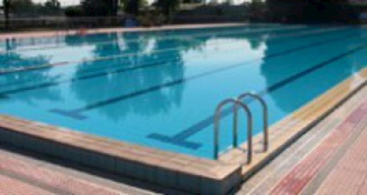 Marina di Ravenna, 17enne muore dopo un bagno in piscina