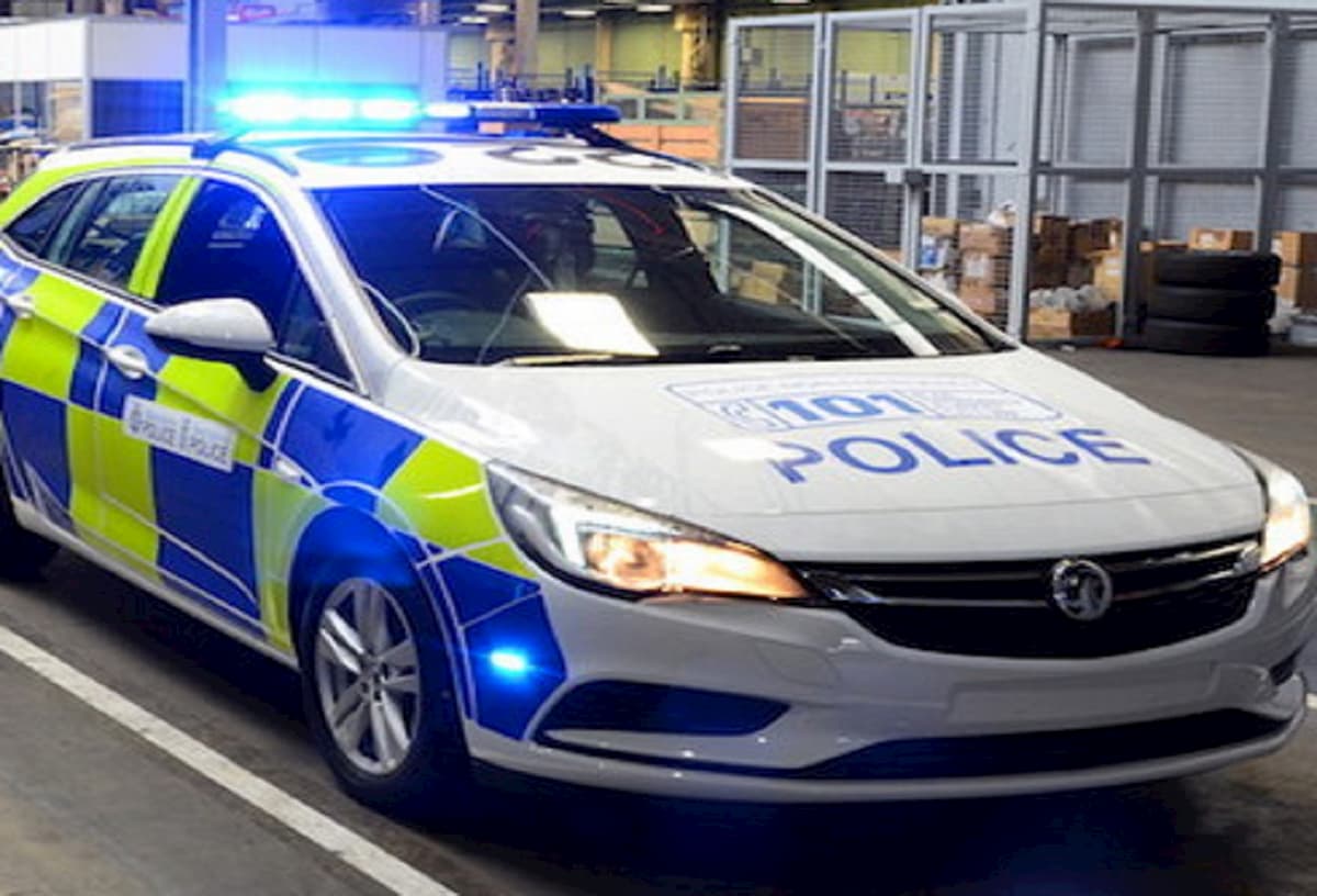 In Gran Bretagna polizia nel mirino dopo una violenza. "Politicamente corretto prima della sicurezza"