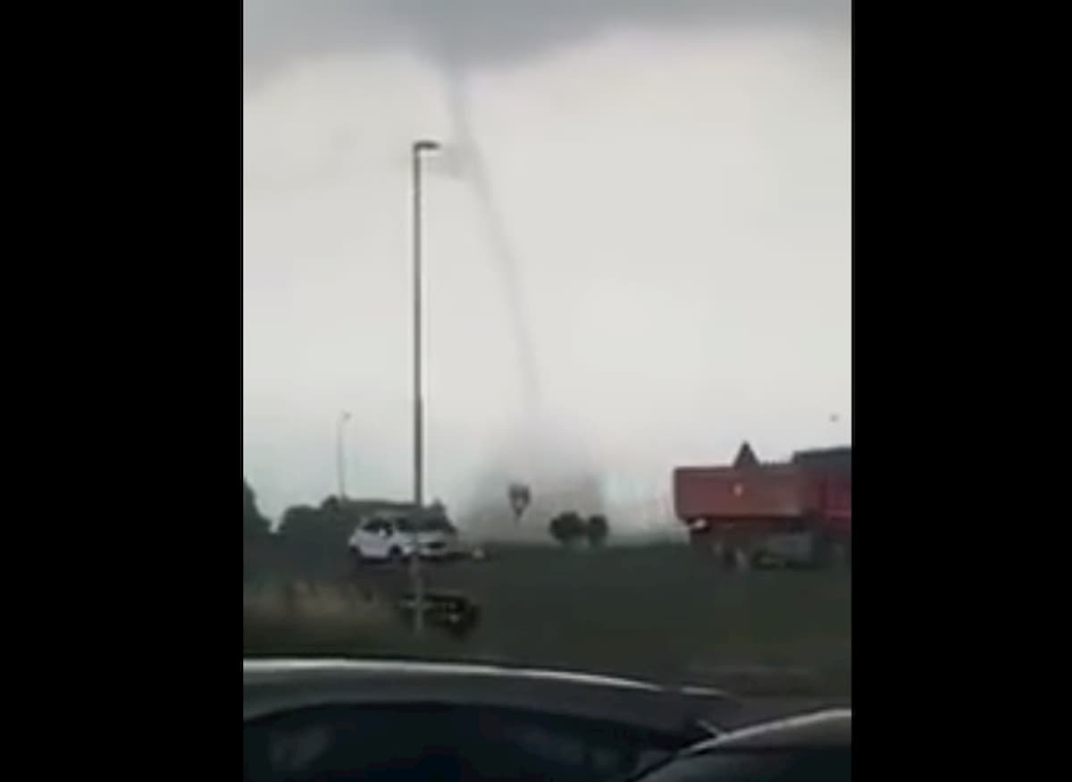 Maltempo in Piemonte, tornado tra Romentino e Trecate VIDEO Tromba d'aria a Vicoforte