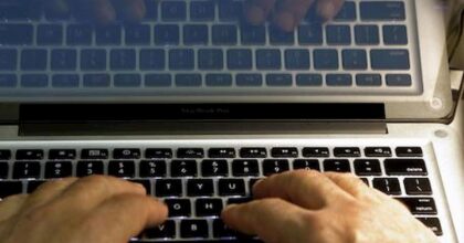 Porno online, un blocco automatico per proteggere i bambini: la proposta di Pillon (Lega)