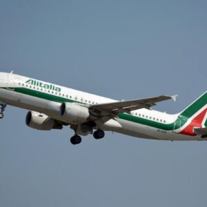 Alitalia, con app AOKpass certificato digitale in aeroporto: se sei negativo al Covid puoi volare
