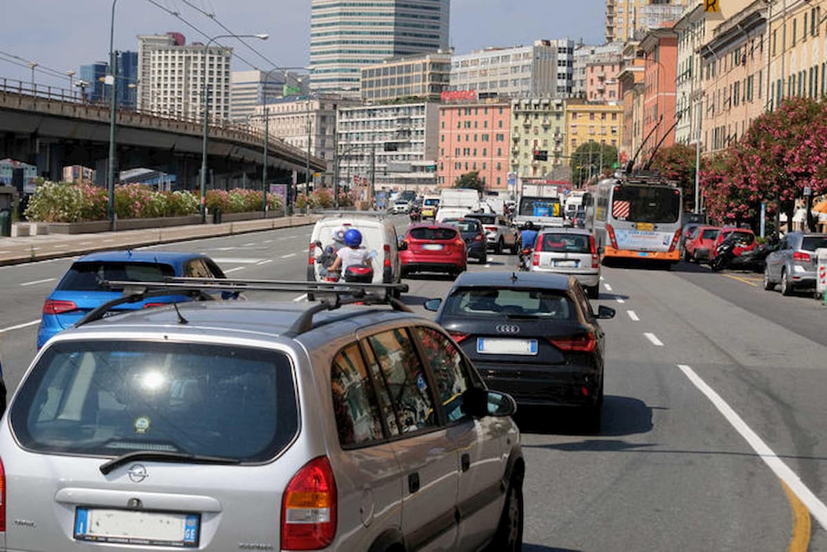 In Liguria traffico in tilt e 20 km di code. Niente pedaggi su 150 km di autostrada