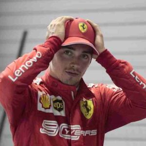 Disastro Ferrari in Austria, Leclerc tampona subito Vettel: doppio ritiro e veleno al rientro ai box video youtube