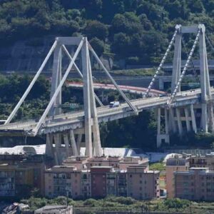 Autostrade, ecco come finirà dopo il Ponte di Genova: Cdp compra, ai Benetton tanti soldi ma controllo pubblico