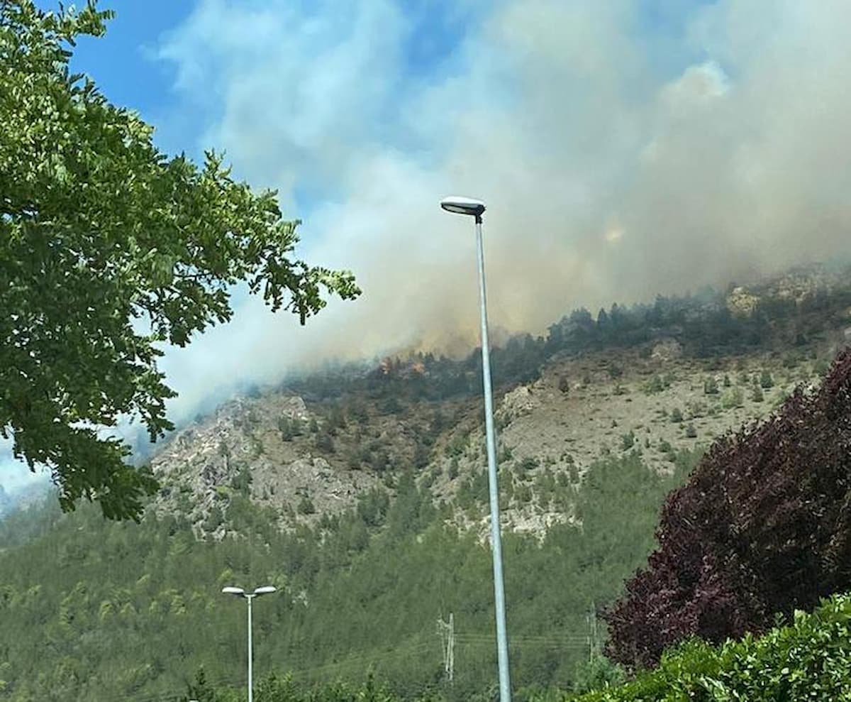 Incendio nel Parco del Gran Sasso: in fumo 200 ettari di boschi