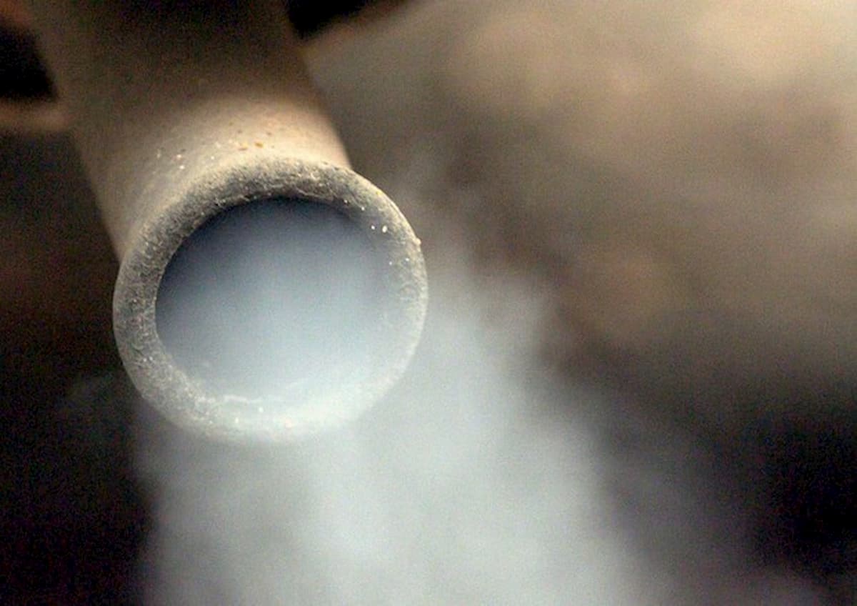 Tonsillite e asma in agguato in estate: colpa (anche) dello smog