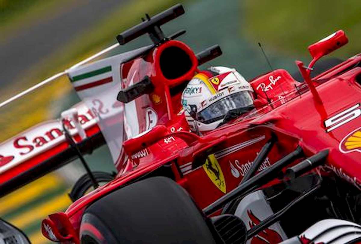 Hamilton trionfa nella sua Silverstone con il brivido ma la Ferrari torna a sorridere con il rocambolesco podio Leclerc