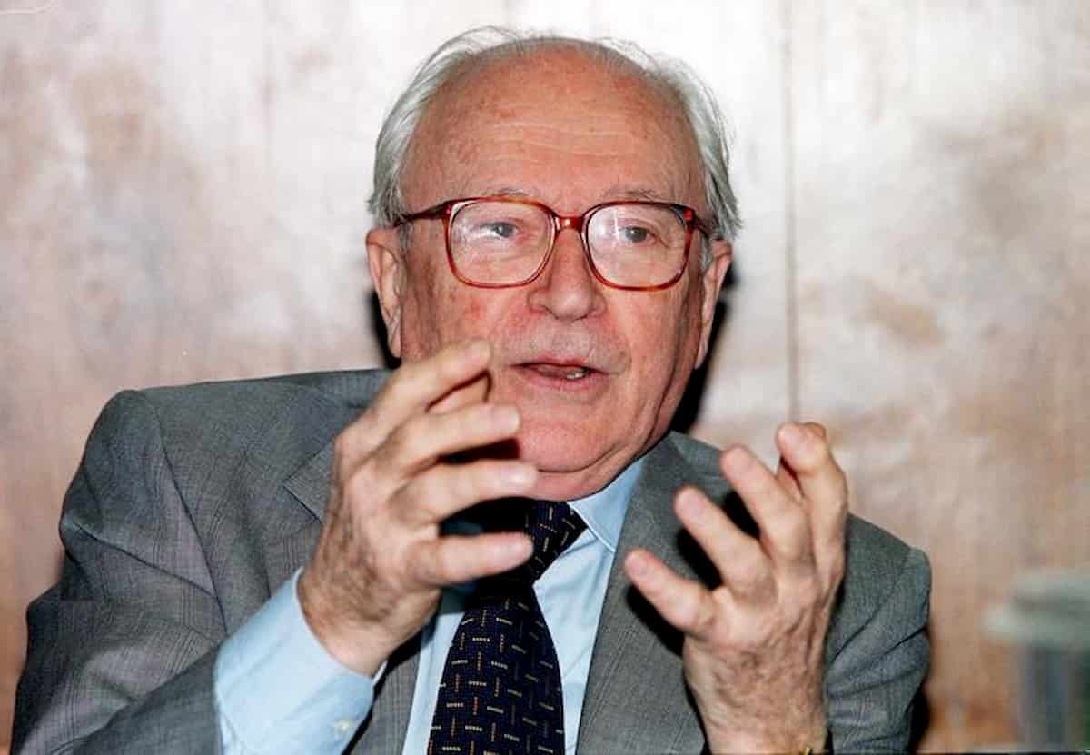Arrigo Levi morto a 94 anni: ex direttore de La Stampa, primo giornalista a condurre un tg Rai