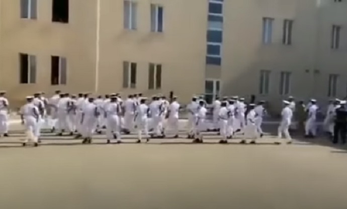 Marinai balletto dopo il giuramento sulle note di Jerusalema. Rischio sanzione VIDEO