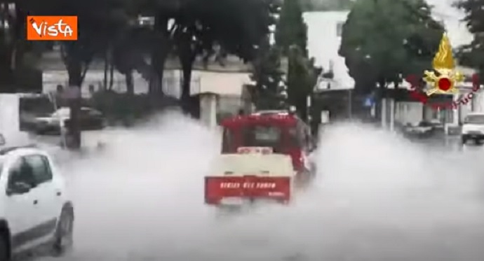 Bomba d'acqua e frana a Messina, città allagata VIDEO