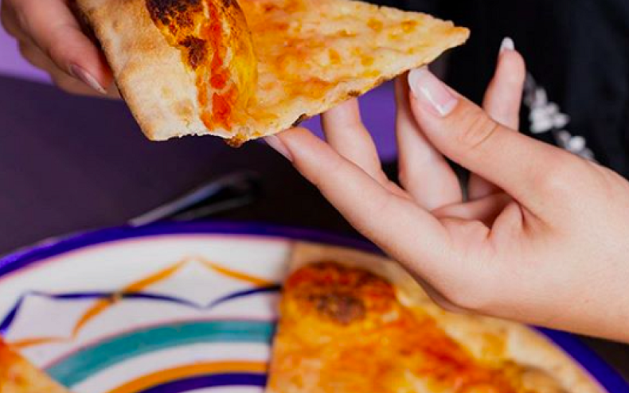 Flavio Briatore apre Crazy Pizza, massacrato sui social: "Troppo fina e troppo cara"