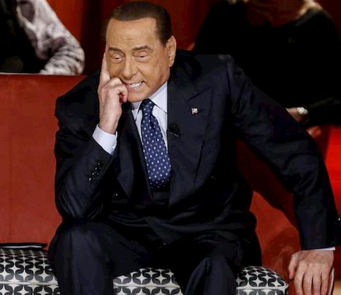 Coronavirus, Berlusconi: "Sto bene, non ho più febbre". Ma non era asintomatico?