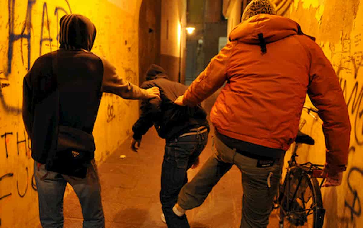 Studente straniero picchiato dal branco a Torino per una sigaretta