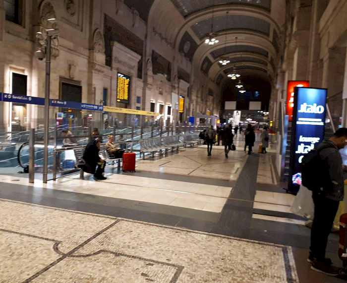 Maltempo Milano, guasto elettrico alla stazione Centrale. Treni in ritardo fino a 50 minuti