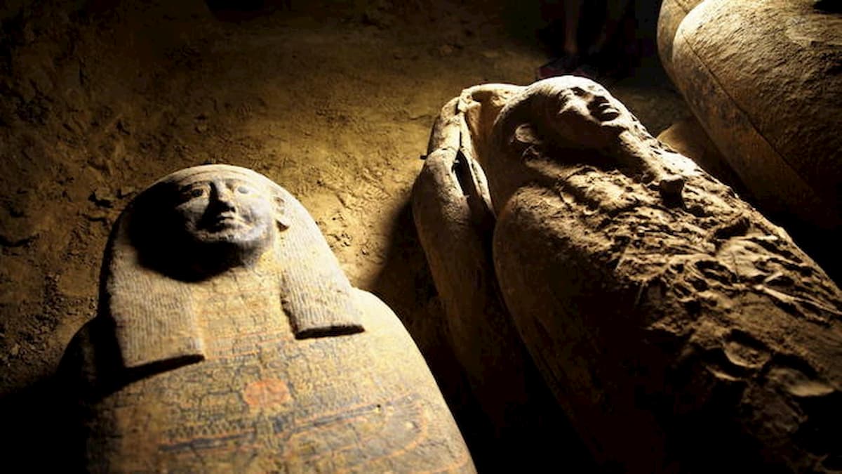 Egitto, scoperti 27 sarcofagi di oltre 2.500 anni fa ancora intatti