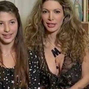 Maria Monsè porta la figlia di 14 anni dal chirurgo plastico