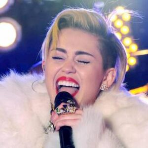 Miley Cyrus non è più vegana: "Ho smesso, il mio cervello non correva più"