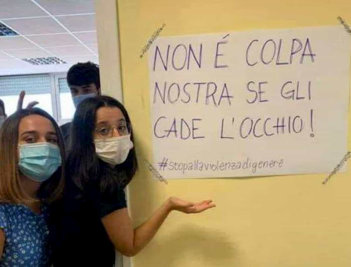 Minigonne studentesse liceo Roma, dove casca l'occhio della stampa e tv