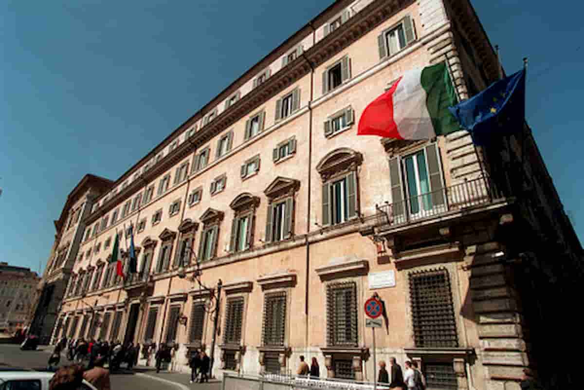 Migranti, deputati Lega protestano davanti Palazzo Chigi