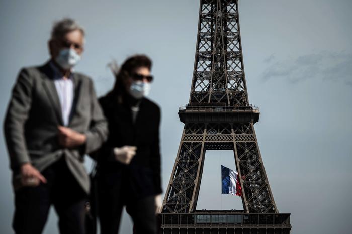 Francia, boato a Parigi: aereo ha infranto il muro del suono