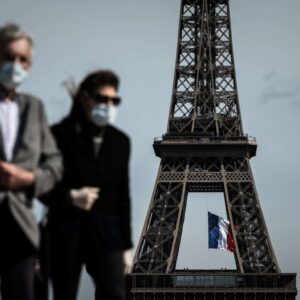 Francia, lockdown prolungato per altri 15 giorni. Negozi non essenziali resteranno chiusi