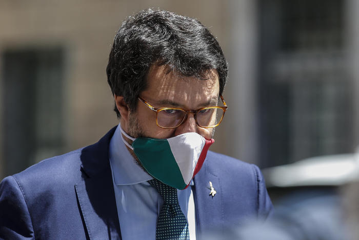 Attentato Nizza: Lamorgese "incolpa" il decreto Salvini, lui dice che è colpa di lei e di Conte