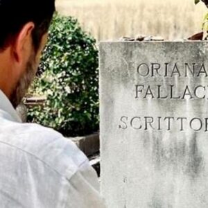 Salvini ricorda Oriana Fallaci e fa visita alla sua tomba. "Una grande italiana, onore a lei"