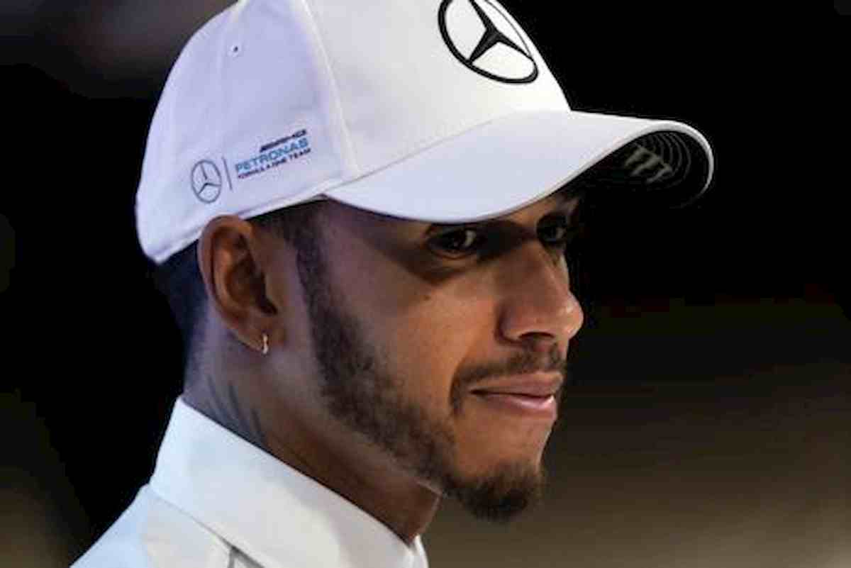 Lewis Hamilton positivo al coronavirus, il pilota Mercedes salta il Gran Premio del Bahrein