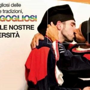 Bacio gay sul manifesto Pd a Nuoro per le Comunali. Ma la FOTO in abiti sardi non piace a tutti