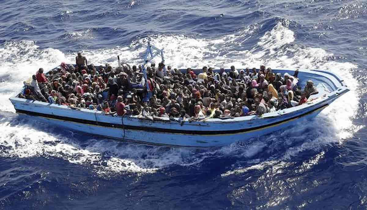 Barconi e migranti, non è tutta umanità dolente quella che sbarca