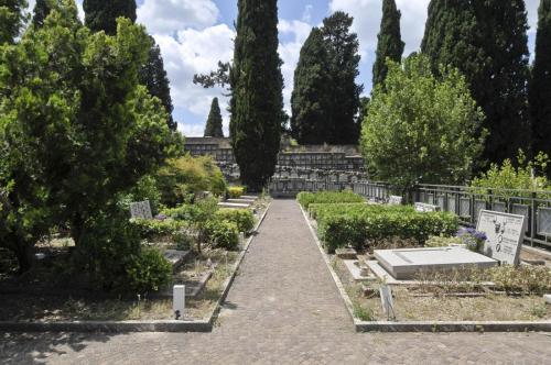 Cimitero Rotoli a Palermo: morti nel freezer? Con 800 euro la tomba c'è