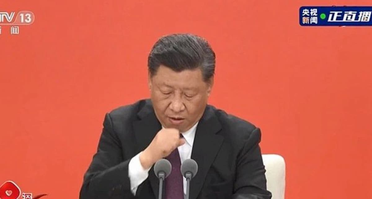 Cina, il presidente Xi Jinping tossisce durante il discorso. "Ha il coronavirus" VIDEO