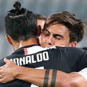 Cristiano Ronaldo ha il coronavirus ma torna a Torino, sarà in isolamento domestico Italia