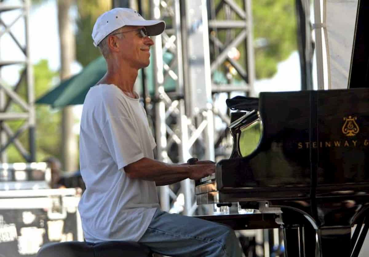 Keith Jarrett non suona più il piano: dopo due ictus nel 2018 è semi paralizzato