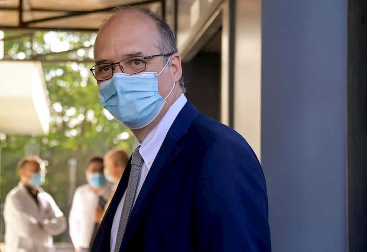 Nicola Magrini, capo Aifa, ha preso il Coronavirus parlando senza mascherina con un medico