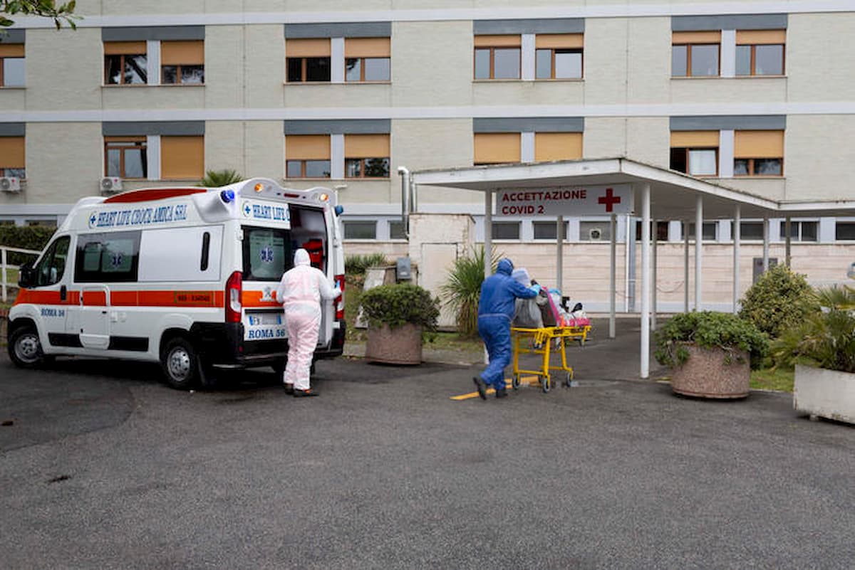 Napoli, ambulanze abusive: il nuovo business da 1000 euro a corsa