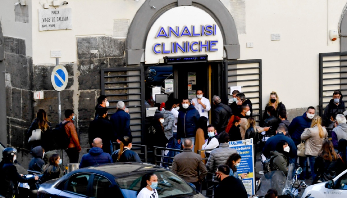 Fontana: "Se continuano a salire i contagi possibile lockdown in Lombardia"